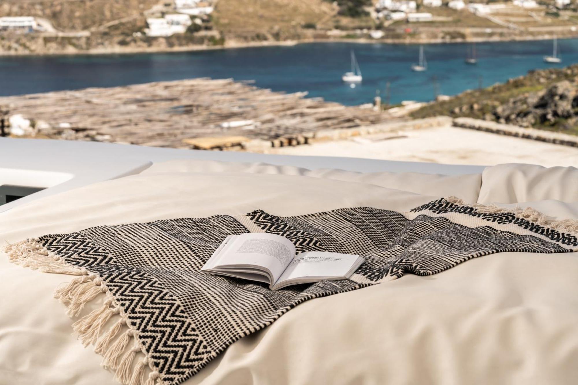 White Stone Mykonos Hotel Agios Ioannis Diakoftis ภายนอก รูปภาพ